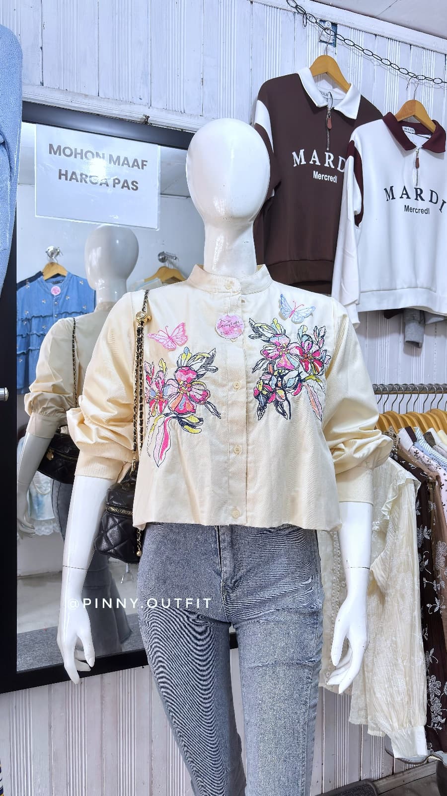 Blouse Crop Bunga — Cream Muda